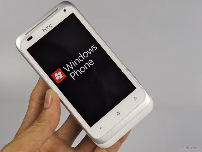 Máy có tông màu chủ đạo là trắng với bộ phụ kiện đi kèm cũng màu trắng. Vì vậy, HTC Radar có lẽ nhắm đến đối tượng người dùng là nữ giới nhiều hơn. Máy có tông màu chủ đạo là trắng với bộ phụ kiện đi kèm cũng màu trắng. Vì vậy, HTC Radar có lẽ nhắm đến đối tượng người dùng là nữ giới nhiều hơn.