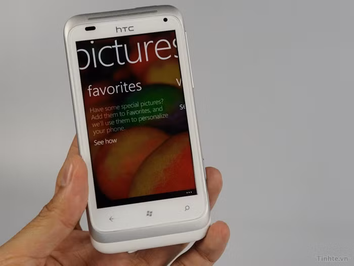 Thêm vào đó, camera trên HTC Radar cũng tốt hơn hẳn so với các dòng máy chạy WP7 trước của HTC với hình ảnh trong và khả năng lấy nét linh hoạt. Thêm vào đó, camera trên HTC Radar cũng tốt hơn hẳn so với các dòng máy chạy WP7 trước của HTC với hình ảnh trong và khả năng lấy nét linh hoạt.
