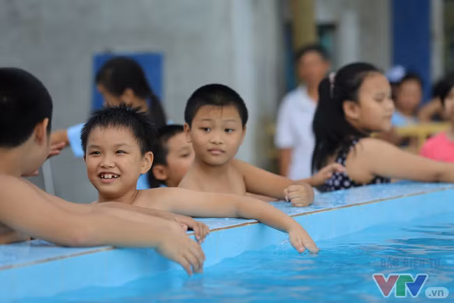 Hè là khoảng thời gian để trẻ trang bị các kỹ năng như bơi lội (ảnh minh họa - nguồn vtv). Hè là khoảng thời gian để trẻ trang bị các kỹ năng như bơi lội (ảnh minh họa - nguồn vtv).