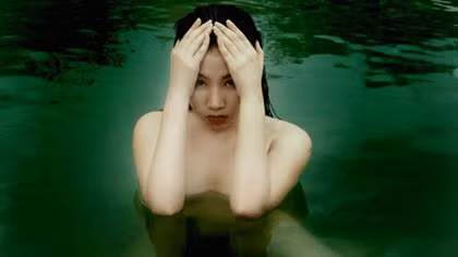 Sau bộ ảnh nude hoàn toàn trước biển táo bạo, Hoa khôi Khánh Hòa Mai Hải Anh stress vì bị 'ném đá" dữ dội. Cô tuyên bố sẽ không chụp ảnh nude như sở thích của mình nữa.