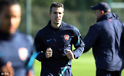 Van Persie có thể kiếm gần 200.000 bảng/tuần nhờ sự cuống quýt của Arsenal
