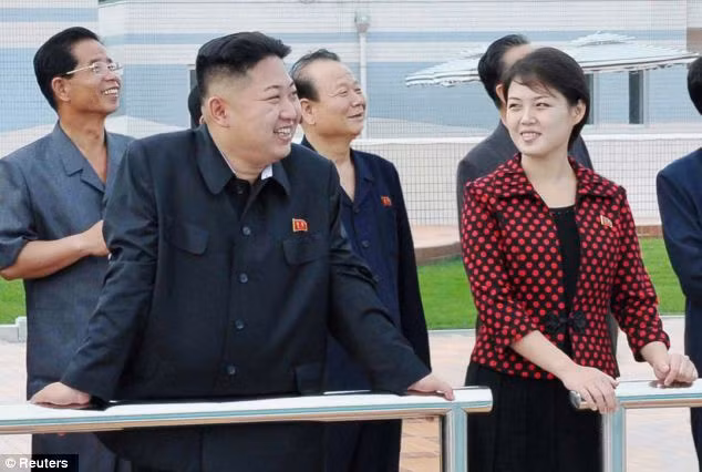 Phu nhân nhà lãnh đạo Kim Jong-un được cho là đã đến Hàn Quốc nhiều lần. Phu nhân nhà lãnh đạo Kim Jong-un được cho là đã đến Hàn Quốc nhiều lần.