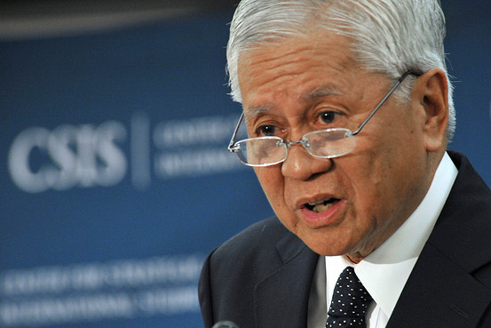 Ngoại trưởng Philippines Albert del Rosario tuyên bố nước này sẽ không lùi bước trên Biển Đông.