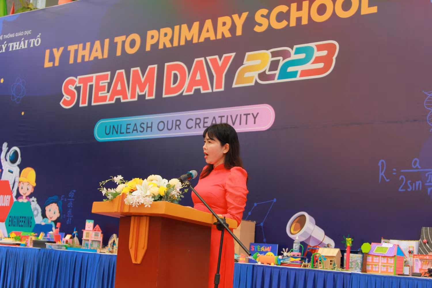 Cô Huỳnh Thị Hương phát biểu khai mạc sự kiện. (Ảnh: NP) Cô Huỳnh Thị Hương phát biểu khai mạc sự kiện. (Ảnh: NP)