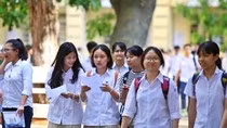 Thí sinh thi trường chuyên Hà Nội phải trải qua hai vòng tuyển sinh (Ảnh minh họa: TTXVN)