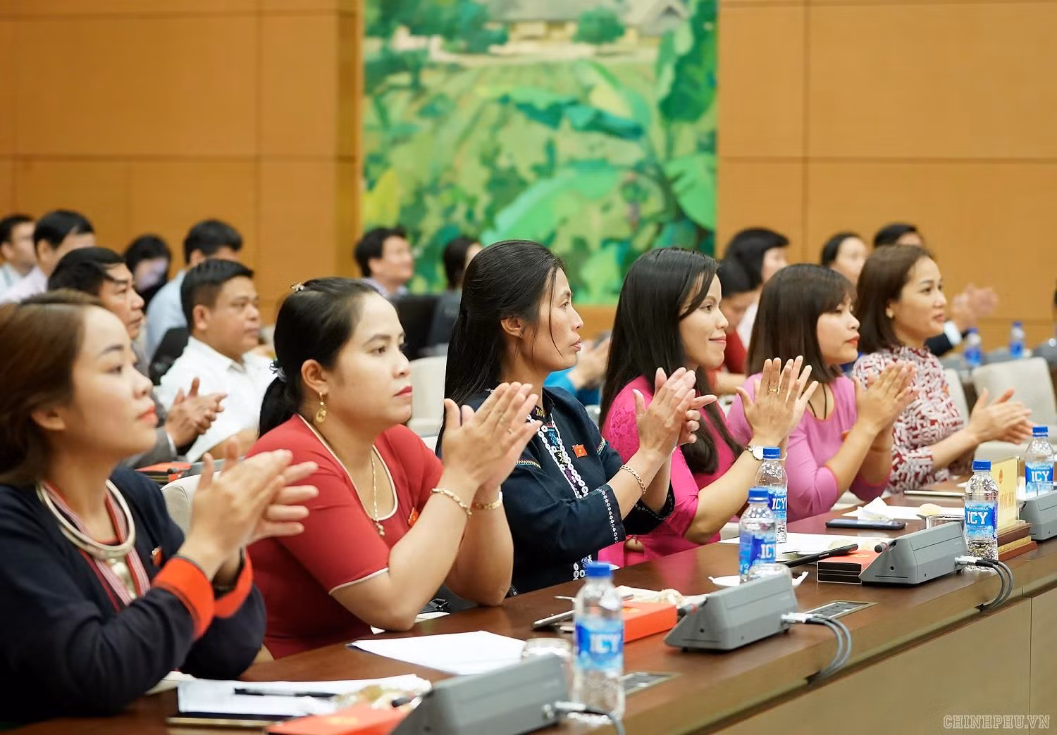Thủ tướng nhắn nhủ muốn thành công thì việc gì cũng phải trách nhiệm và nhiệt huyết. ảnh: VGP.