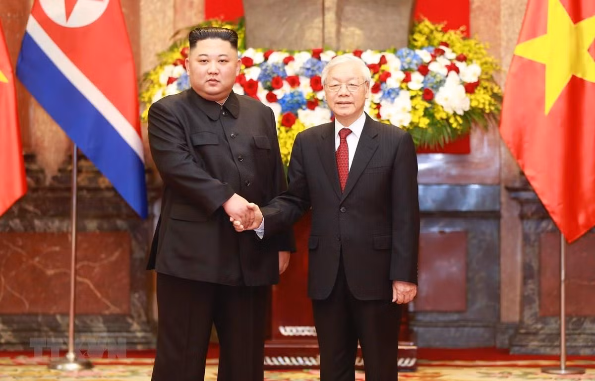 Tổng Bí thư, Chủ tịch nước Nguyễn Phú Trọng đón Chủ tịch Triều Tiên Kim Jong-un. (Ảnh: Doãn Tấn/TTXVN) Tổng Bí thư, Chủ tịch nước Nguyễn Phú Trọng đón Chủ tịch Triều Tiên Kim Jong-un. (Ảnh: Doãn Tấn/TTXVN)
