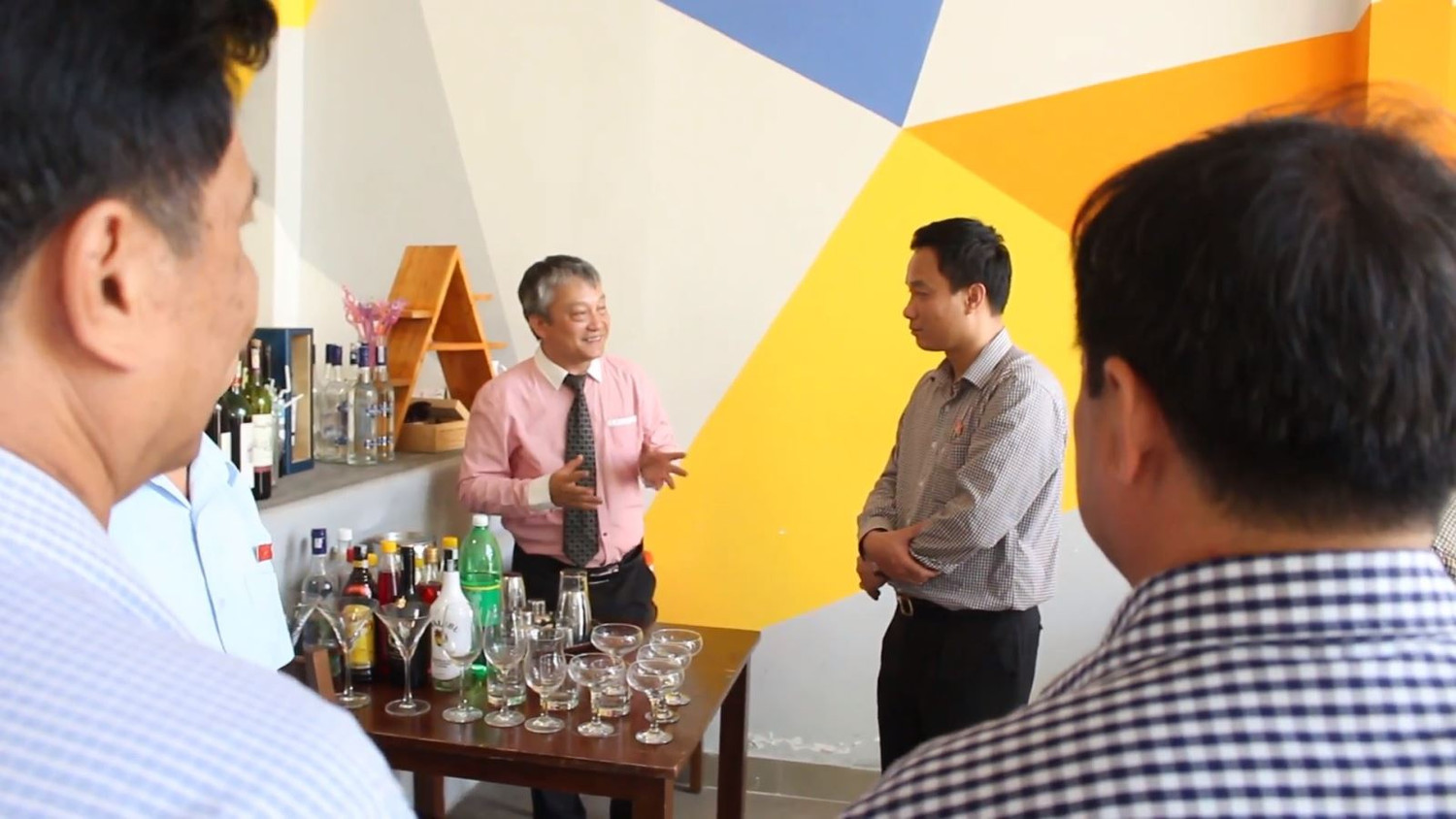 Nơi dạy pha chế đồ uống và nấu các món ăn.