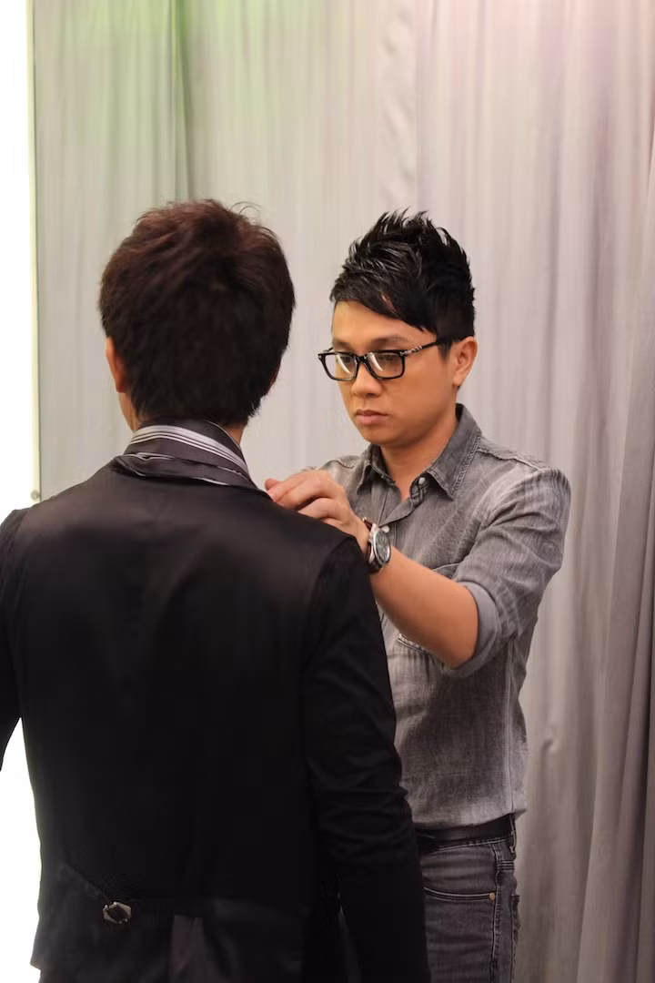 Ya Suy là một trong những thí sinh được chú ý nhiều nhất trong chương trình Vietnam Idol 2012. Anh vững vàng lọt vào Top 3 bằng "ba chân": Chân thật, chân chính và chân thành. Đặc biệt, trong gala 8, đạo diễn Nguyễn Quang Dũng đã hào phóng ví Ya Suy như Nguyễn Hải Phong. Ya Suy là một trong những thí sinh được chú ý nhiều nhất trong chương trình Vietnam Idol 2012. Anh vững vàng lọt vào Top 3 bằng "ba chân": Chân thật, chân chính và chân thành. Đặc biệt, trong gala 8, đạo diễn Nguyễn Quang Dũng đã hào phóng ví Ya Suy như Nguyễn Hải Phong.