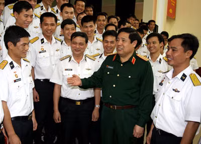 Đại tướng Phùng Quang Thanh động viên lực lượng tàu ngầm đi đào tạo nước ngoài. Ảnh Quang Thái