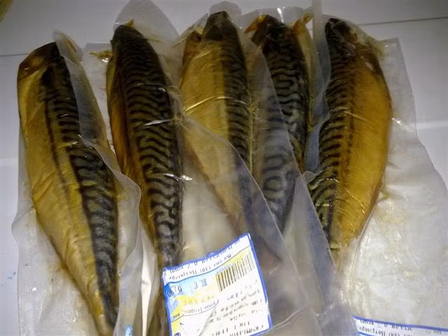 Cá trích là nguồn cung cấp dầu cá dồi dào, đặc biệt là giàu lượng axit béo Omega-3. Ngoài ra cá trích còn cung cấp vitamin D rất tốt cho cơ thể. Chính vì vậy, cá trích là một trong các loại cá mà các chuyên gia dinh dưỡng khuyên bạn nên dùng. Xem thêm: Những loại cá nước ngọt cực tốt cho sức khỏe/ Những loài hoa tốt cho sức khỏe
