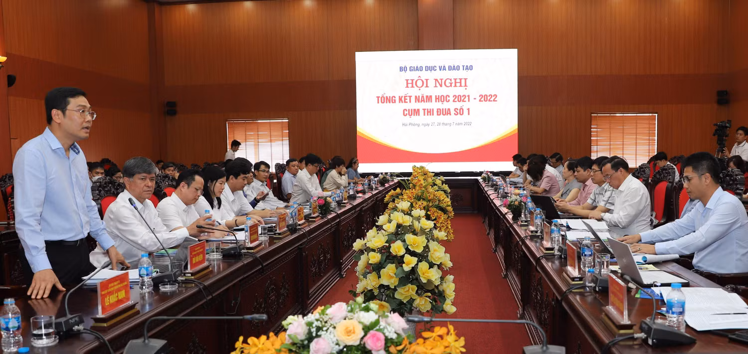 Ông Bùi Văn Kiệm - Giám đốc Sở Giáo dục và Đào tạo Hải Phòng phát biểu tại hội nghị (Ảnh: Lã Tiến)