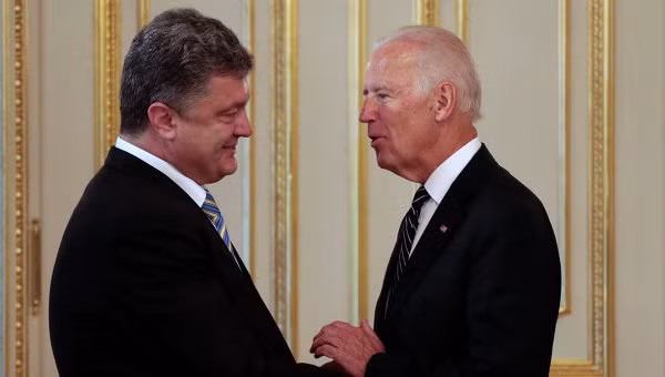 Tổng thống Ukraine Petro Poroshenko và Phó Tổng thống Mỹ Joe Biden. Tổng thống Ukraine Petro Poroshenko và Phó Tổng thống Mỹ Joe Biden.