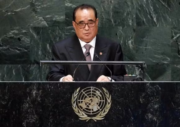 Ri Su-yong, người từng được biết là Ri Chol khi còn làm đại diện của Triều Tiên tại Thụy Sỹ. Ri Su-yong, người từng được biết là Ri Chol khi còn làm đại diện của Triều Tiên tại Thụy Sỹ.
