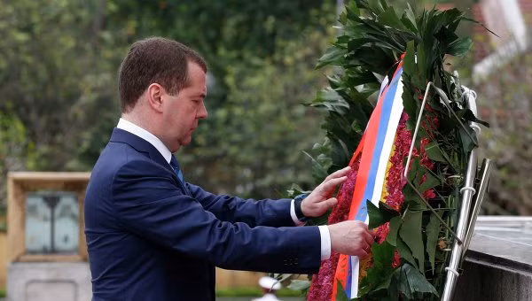Khi cần phải lựa chọn bạn, theo ông Svetovekspert, Moscow hãy lựa chọn một cách trung thực.