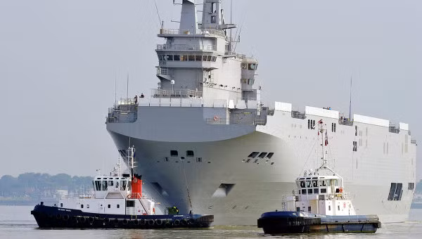 Tàu Mistral Pháp đóng cho Nga. Ảnh Rian.