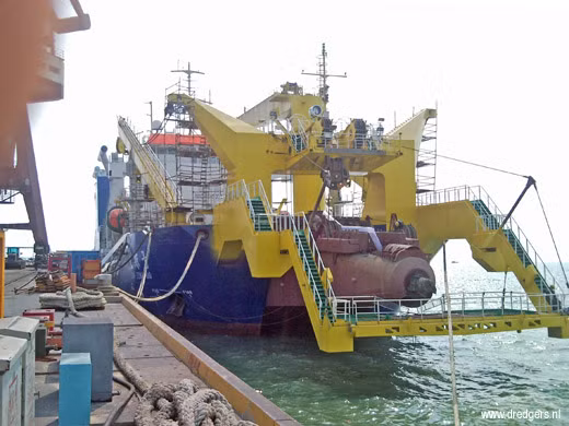Tianjing, tàu cuốc lớn nhất châu Á mà Trung Quốc sử dụng để nạo vét, bồi đắp đảo nhân tạo bất hợp pháp ở Trường Sa, Khánh Hòa, Việt Nam. Ảnh: dredgers.nl. Tianjing, tàu cuốc lớn nhất châu Á mà Trung Quốc sử dụng để nạo vét, bồi đắp đảo nhân tạo bất hợp pháp ở Trường Sa, Khánh Hòa, Việt Nam. Ảnh: dredgers.nl.