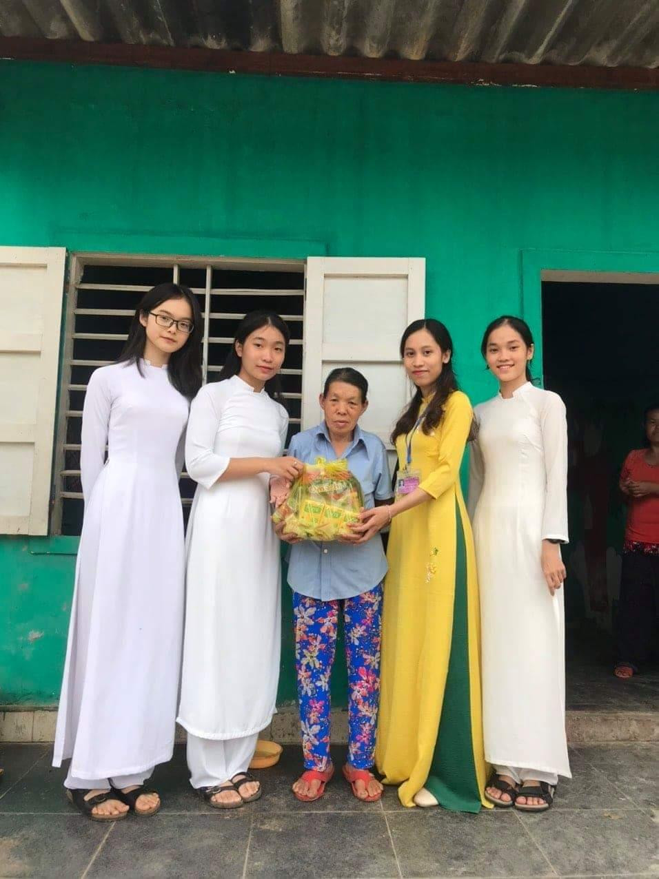 Hoạt động lan tỏa yêu thương. Ảnh: Đoàn trường Đông Hà