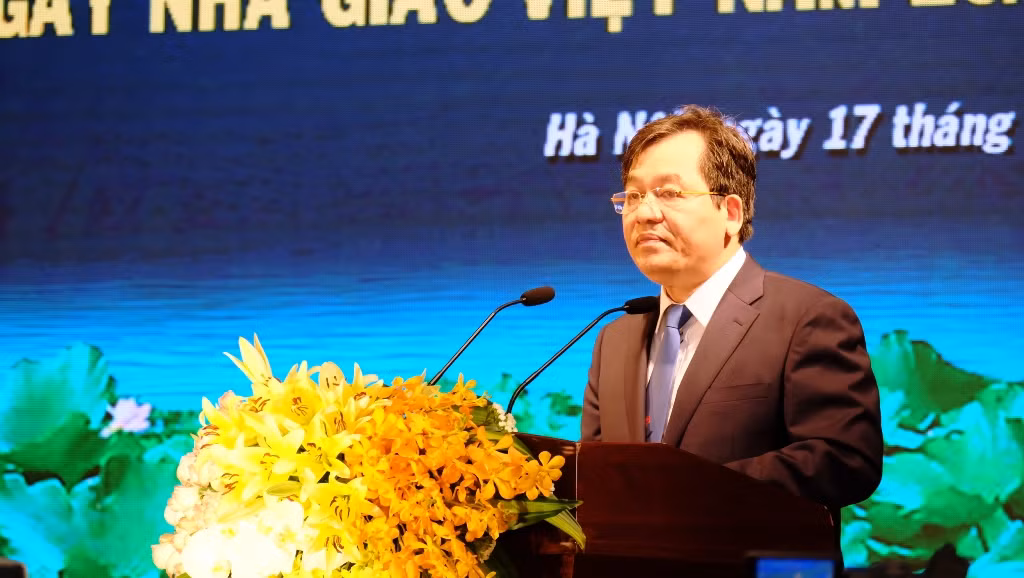 Nhà giáo nhân dân, Phó giáo sư, Tiến sĩ Trần Đức Quý – Hiệu trưởng trường Đại học Công nghiệp Hà Nội phát biểu tại buổi lễ. (Ảnh: LC)