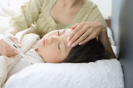 Sốt trong thai kỳ: Phụ nữ mang thai cần thận trọng nếu bị sốt. Theo các nghiên cứu khoa học gần đây, khi người mẹ bị nhiễm bệnh nặng do các virus cúm nói chung gây ra có thể dẫn đến sốt cao, nhiễm khuẩn, nhiễm độc và sẩy thai hoặc thai lưu.