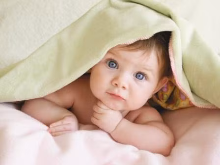 Tuy nhiên, giác quan này lại có chiều hướng suy giảm “từ đầu đến chân”, nhưng riêng xúc giác ở miệng lại vẫn duy trì tốt, vì vậy tiếp xúc bằng đường miệng là cách giúp trẻ biết được nhiều điều mới lạ từ thế giới bên ngoài. Tuy nhiên, giác quan này lại có chiều hướng suy giảm “từ đầu đến chân”, nhưng riêng xúc giác ở miệng lại vẫn duy trì tốt, vì vậy tiếp xúc bằng đường miệng là cách giúp trẻ biết được nhiều điều mới lạ từ thế giới bên ngoài.