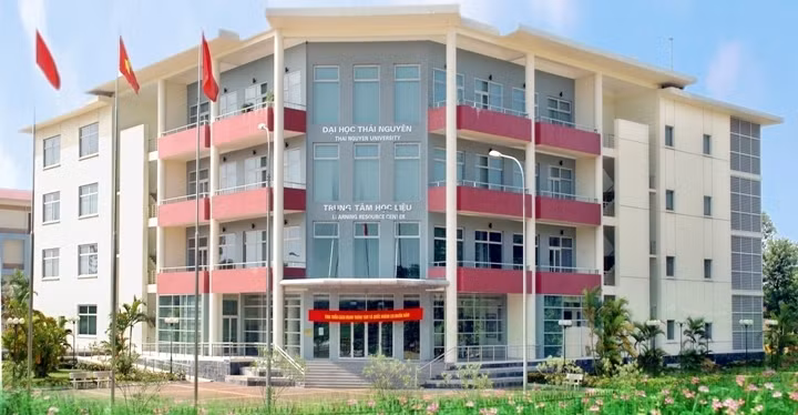Tiến sĩ Lê Viết Khuyến –Trưởng ban hỗ trợ chất lượng giáo dục đại học (Hiệp hội các trường đại học, cao đẳng Việt Nam) cho rằng, nếu không có Đại học Thái Nguyên thì làm sao các trường thành viên có Trung tâm học liệu với tổng kinh phí đầu tư hơn 7.250 nghìn USD do Tổ chức AP tài trợ thông qua Tổ chức Đông Tây Hội Ngộ để sử dụng. (Ảnh: Website của Đại học Thái Nguyên) Tiến sĩ Lê Viết Khuyến –Trưởng ban hỗ trợ chất lượng giáo dục đại học (Hiệp hội các trường đại học, cao đẳng Việt Nam) cho rằng, nếu không có Đại học Thái Nguyên thì làm sao các trường thành viên có Trung tâm học liệu với tổng kinh phí đầu tư hơn 7.250 nghìn USD do Tổ chức AP tài trợ thông qua Tổ chức Đông Tây Hội Ngộ để sử dụng. (Ảnh: Website của Đại học Thái Nguyên)