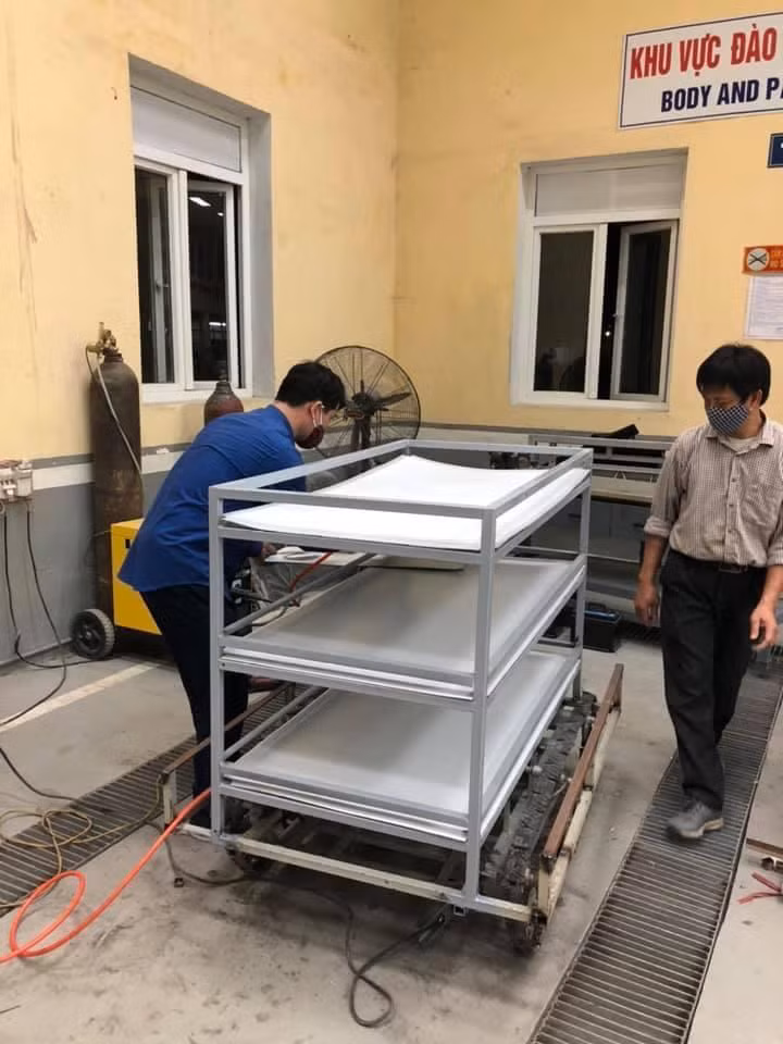 Công đoạn hoàn thành được diễn ra nhanh chóng. Ảnh: Đại học Sao Đỏ Công đoạn hoàn thành được diễn ra nhanh chóng. Ảnh: Đại học Sao Đỏ
