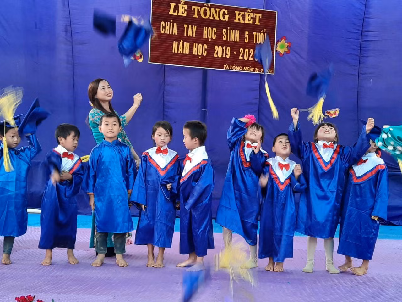 Hạnh phúc năm thứ 15 của cô giáo Vũ Phương Thảo. Ảnh: LC