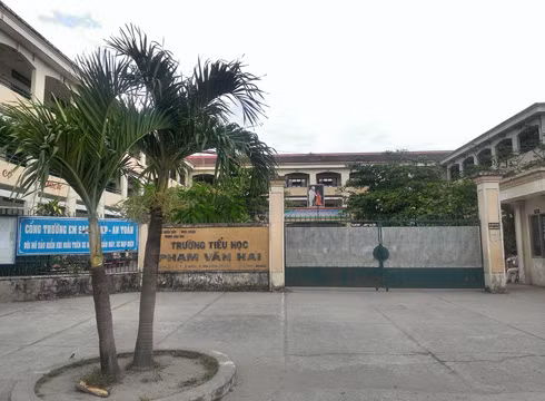 Trường tiểu học Phạm Văn Hai, nơi xảy ra vụ 29 học sinh bị ngộ độc vì trà sữa (Ảnh: website trường) Trường tiểu học Phạm Văn Hai, nơi xảy ra vụ 29 học sinh bị ngộ độc vì trà sữa (Ảnh: website trường)