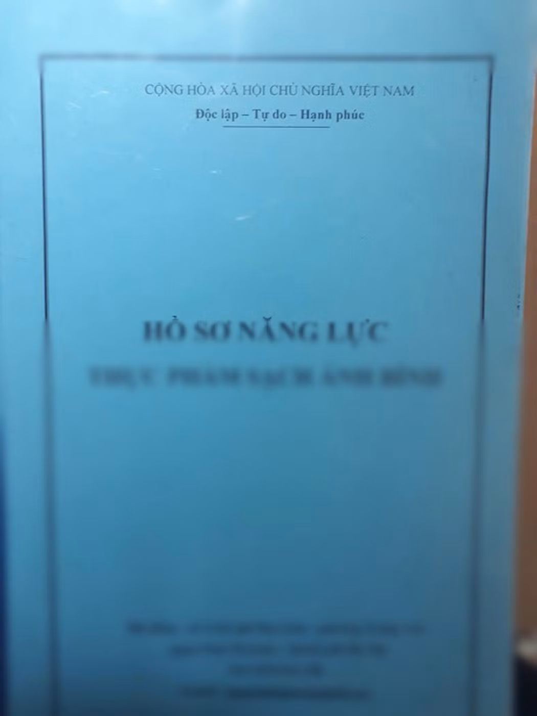 Việc kiểm soát bữa ăn học đường thông qua hồ sơ năng lực và hợp đồng mua bán vẫn có kẽ hở cho những kẻ lách luật (Ảnh:V.N)