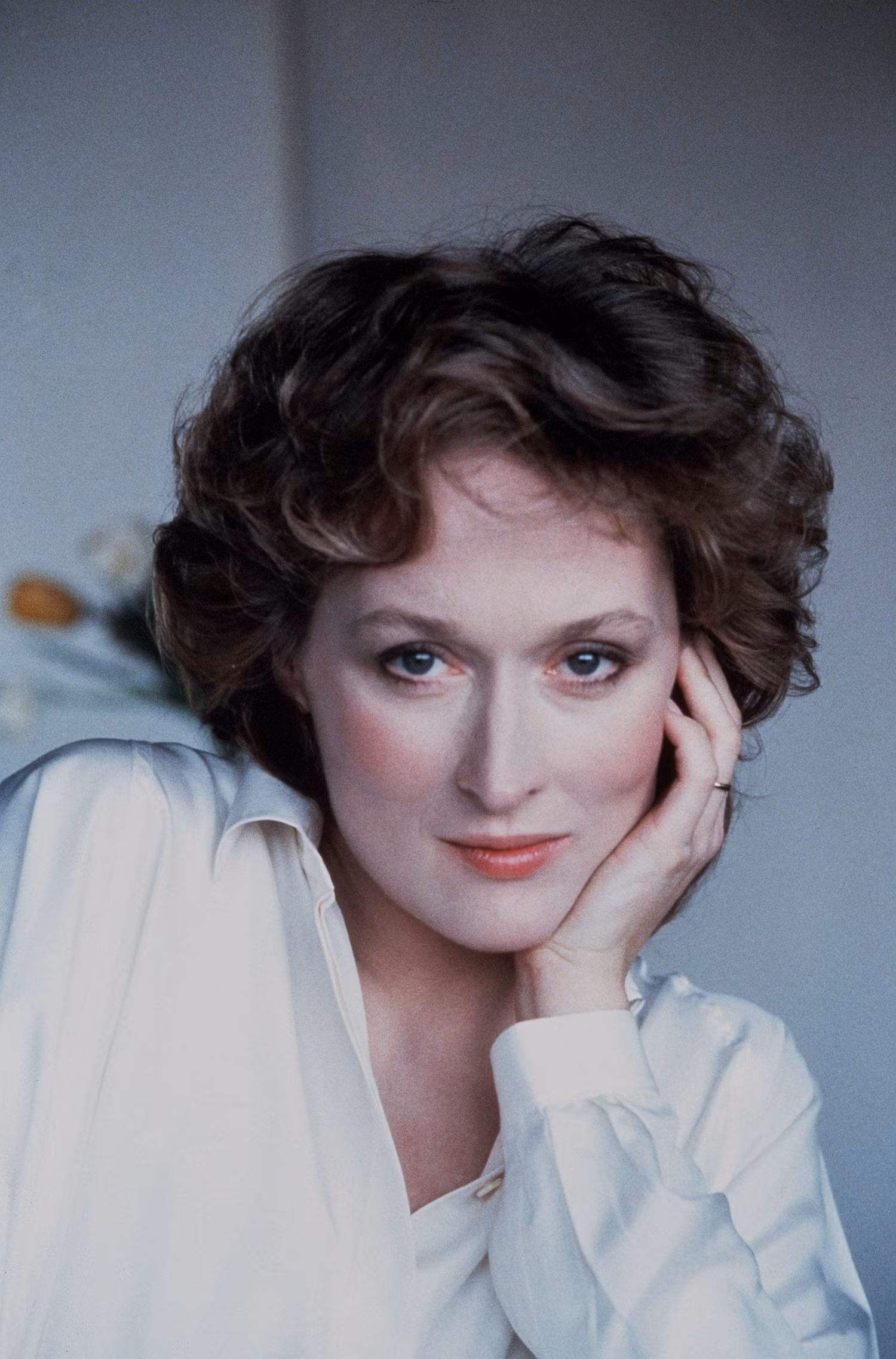 Xuất thân là diễn viên nhà hát kịch, Meryl có vai diễn đầu tiên năm 1971. Thời điểm đó, người ta bắt đầu bàn tán xôn xao về "một cái cô Meryl nào đó" có gương mặt thanh tú, các đường nét mỹ miều - thánh thiện như thiên thần.