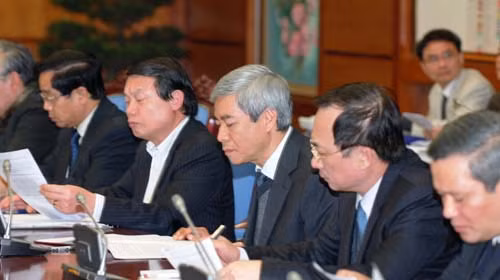 Ông Dương Anh Điền (ngồi thứ 3 từ phải sang) trong chiều 10/2 (Ảnh: NB) Ông Dương Anh Điền (ngồi thứ 3 từ phải sang) trong chiều 10/2 (Ảnh: NB)