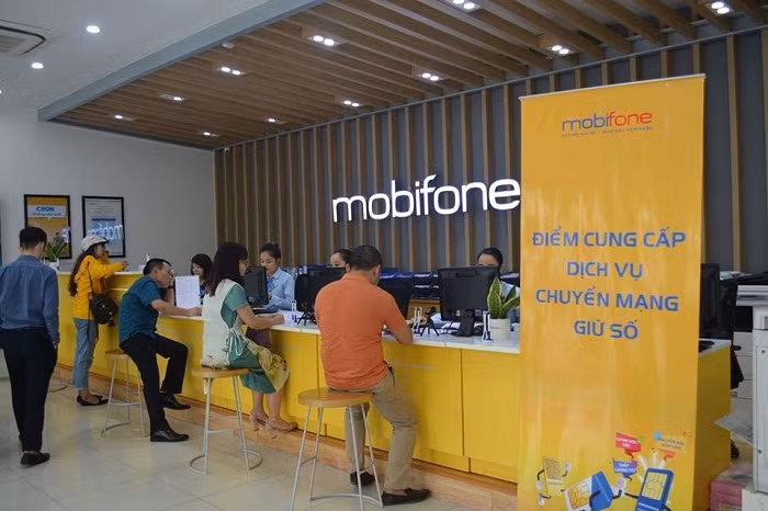 Khá nhiều khách hàng đến cửa hàng tìm hiểu về dịch vụ trong ngày đầu triển khai.