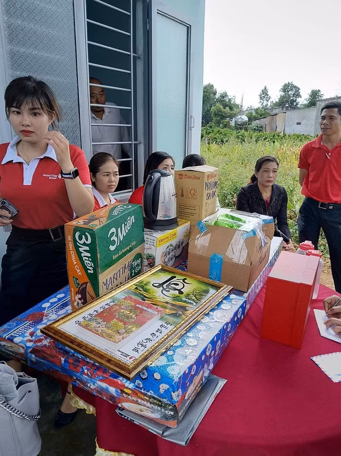 Toàn bộ số nhu yếu phẩm này do Cán bộ nhân viên Tập đoàn TNG Holdings Việt Nam và Maritime Bank quyên góp. Toàn bộ số nhu yếu phẩm này do Cán bộ nhân viên Tập đoàn TNG Holdings Việt Nam và Maritime Bank quyên góp.