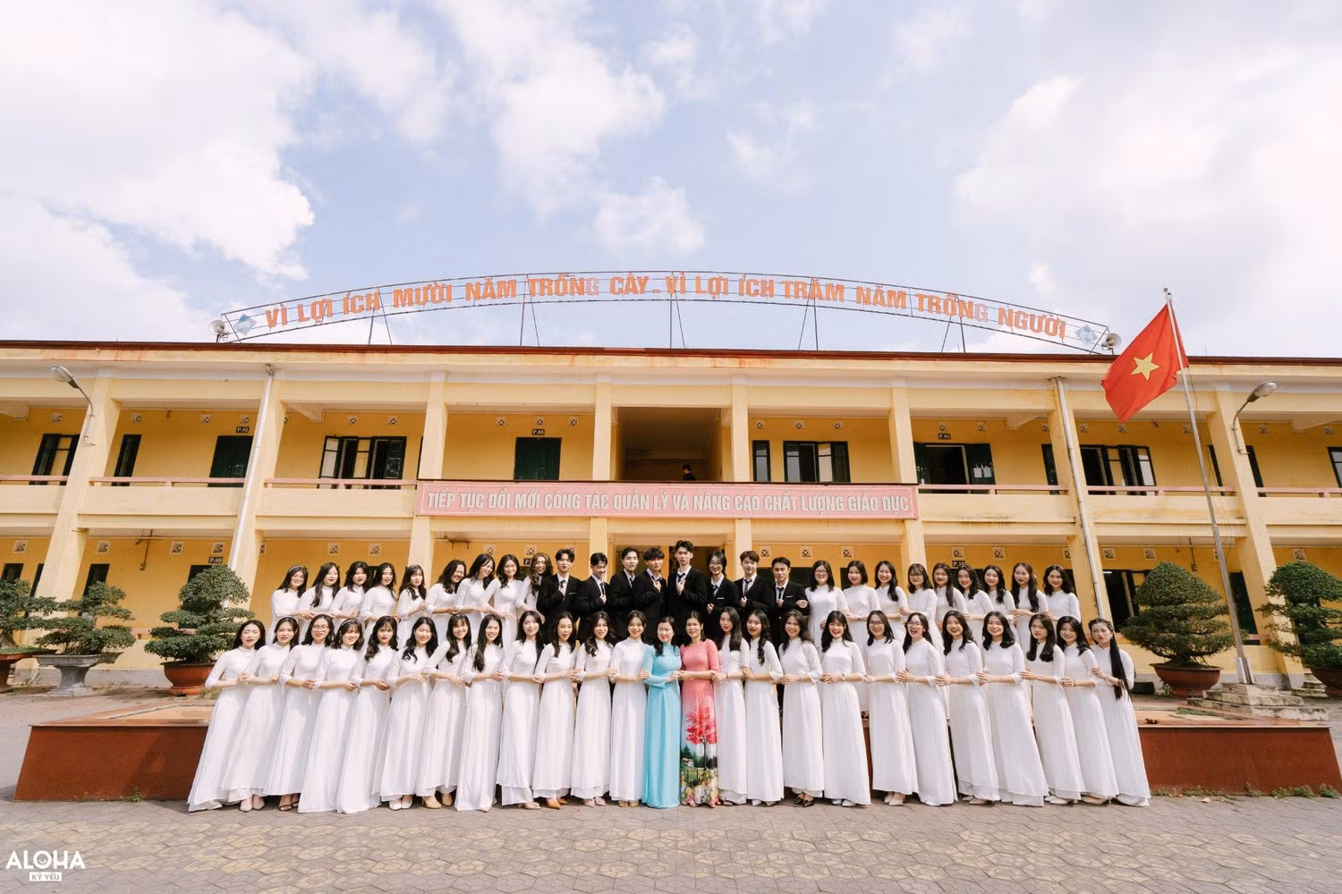 Đứng trước bất kì đề nào, học sinh của cô giáo Hoài Thu đều giải quyết rất nhanh, sáng tạo và có nét riêng (Ảnh: NVCC)