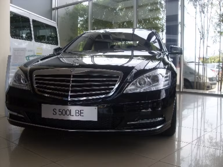 Mercedes S500L BE giá niêm yết 5.697.000.000 - giá bán ra giản 4% còn 5,469,100,000. Mercedes S500L BE giá niêm yết 5.697.000.000 - giá bán ra giản 4% còn 5,469,100,000.