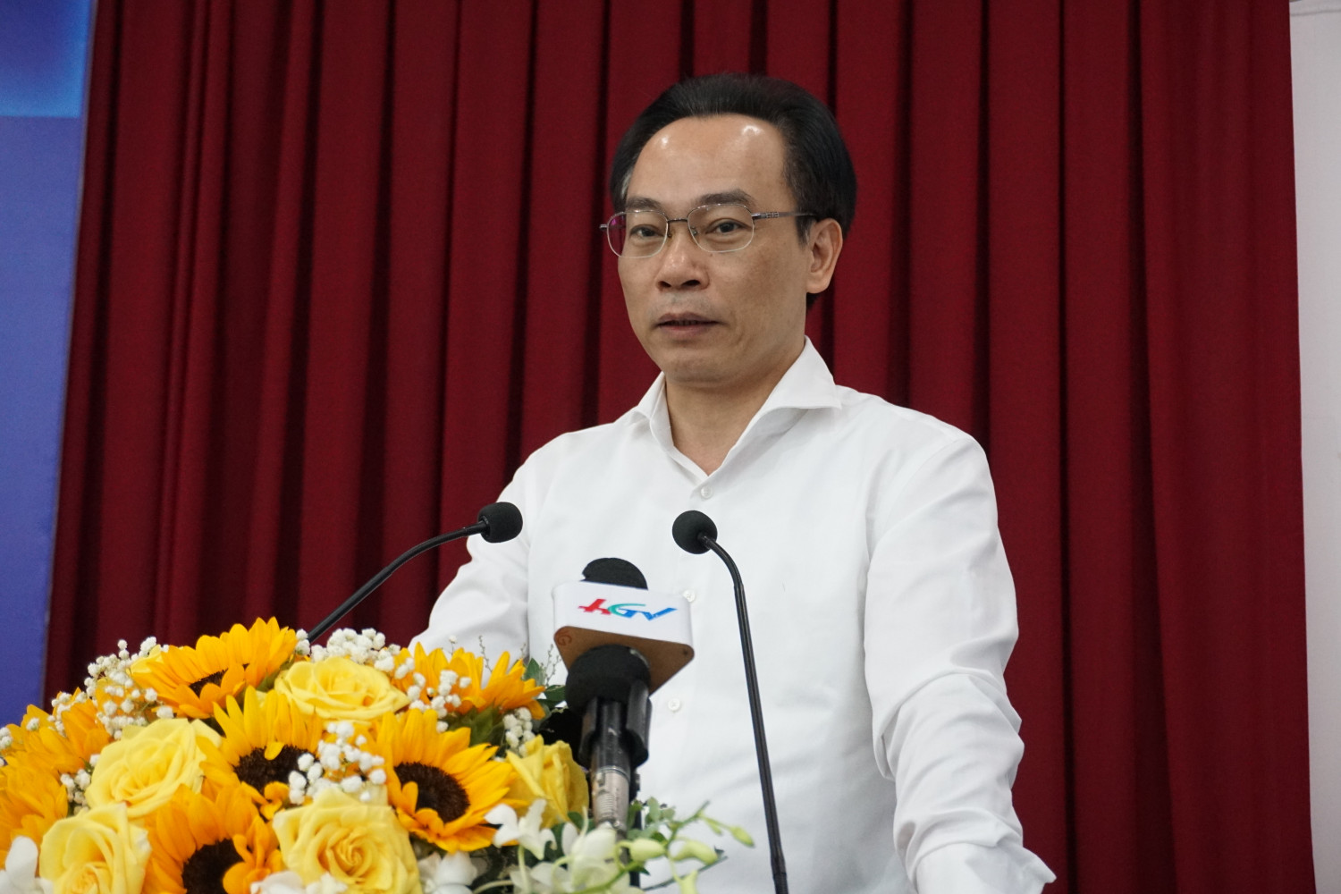Thứ trưởng Bộ Giáo dục và Đào tạo Hoàng Minh Sơn chia sẻ tại Hội thảo.