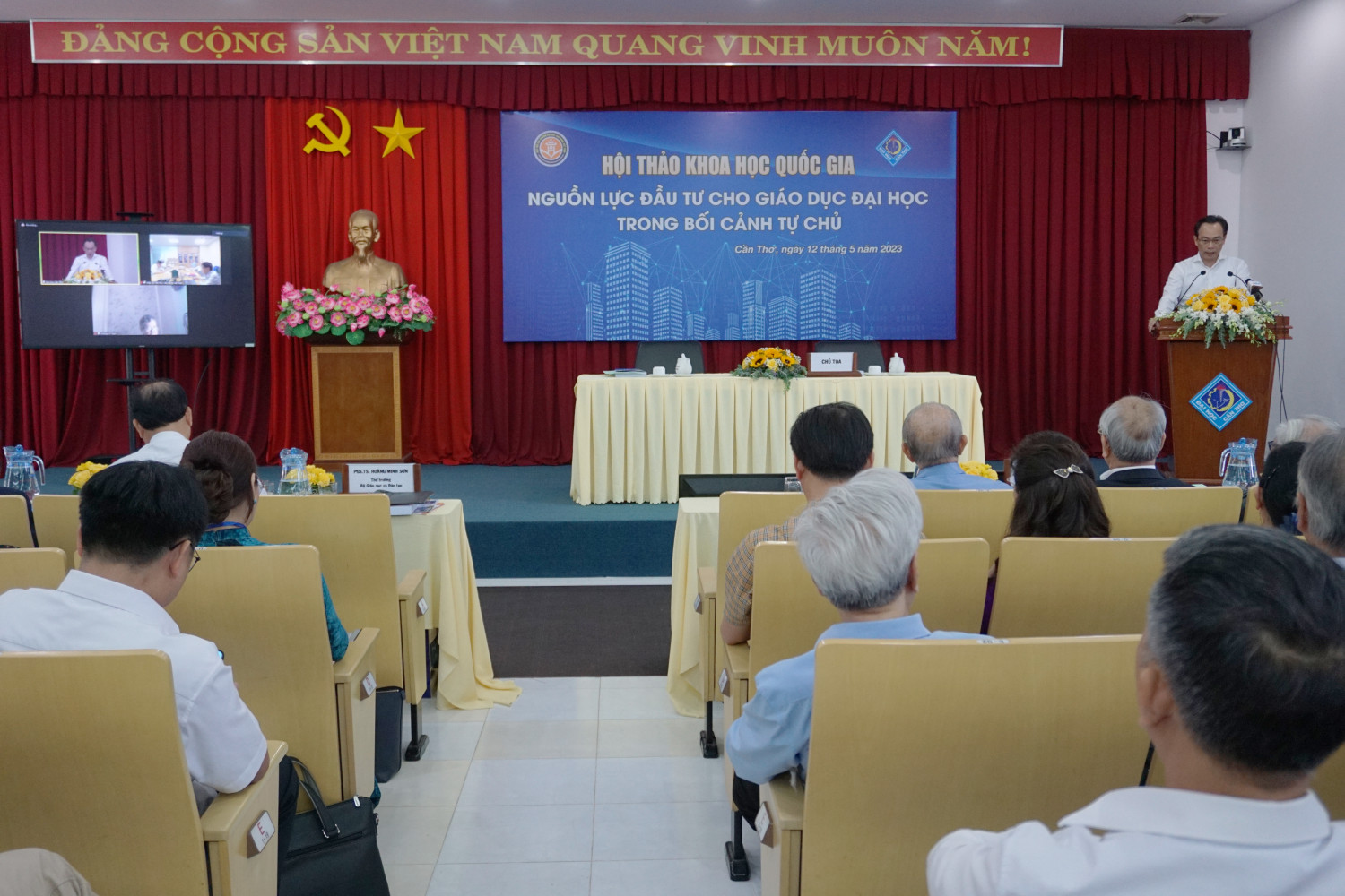 Hội thảo khoa học quốc gia "Nguồn lực đầu tư cho giáo dục đại học trong bối cảnh tự chủ" thu hút sự tham gia của nhiều đại biểu, lãnh đạo các trường đại học.