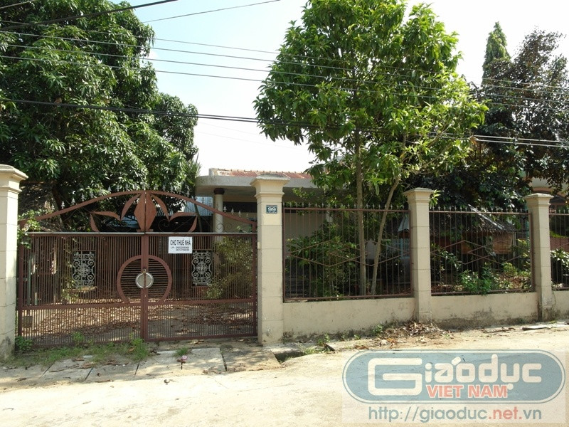 Nhưng từ khi treo biển "cho thuê nhà" đến nay, vẫn chưa có ai hỏi thuê... Về nhà Hoàng My ở Đồng Nai: Thuê bình thường thì được, cấm 'gái góc'!