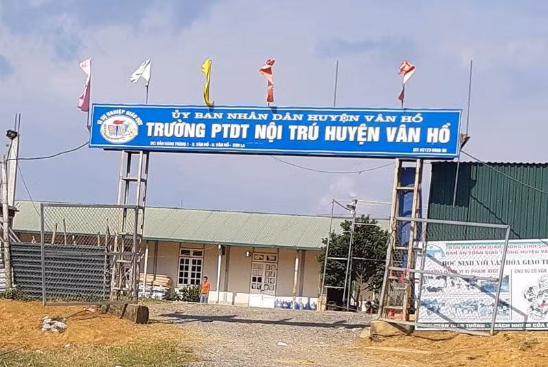 Sau khi bị kỷ luật ông Ngần Văn Thanh không còn làm Hiệu trưởng Trường Phổ thông dân tộc nội trú Vân Hồ mà được điều chuyển làm hiệu phó một trường khác. Ảnh: GVCC.