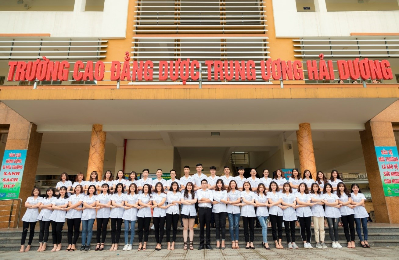Tỷ lệ sinh viên tốt nghiệp Cao đẳng Dược Trung ương Hải Dương tìm được việc làm đúng chuyên ngành ngay sau tốt nghiệp lên tới trên 90% (Ảnh: NTCC)