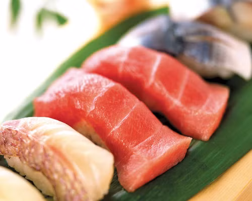 Ngoài ra, khi lưu trữ trong tủ lạnh, tránh để các thực phẩm sống và chín lẫn lộn với nhau, để ngăn chặn mùi hôi thì nên sử dụng túi nilon hoặc màng bọc thực phẩm. Ngoài ra, khi lưu trữ trong tủ lạnh, tránh để các thực phẩm sống và chín lẫn lộn với nhau, để ngăn chặn mùi hôi thì nên sử dụng túi nilon hoặc màng bọc thực phẩm.