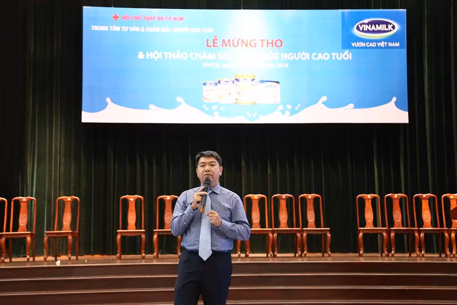PGS.TS BS Nguyễn Anh Tuấn – ĐH Y Dược TP.HCM tư vấn về chế độ dinh dưỡng cho người cao tuổi.