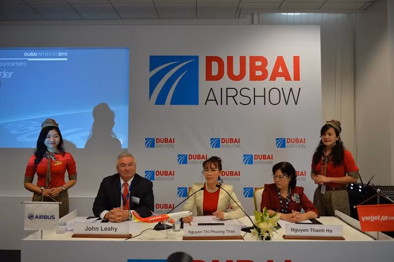 Bà Nguyễn Thanh Hà - Chủ tịch Hội đồng Quản trị Vietjet; Bà Nguyễn Thị Phương Thảo - Tổng giám đốc Vietjet và ông John Leahy, Tổng giám đốc phát triển thương mại toàn cầu của Airbus đã ký kết hợp đồng. Bà Nguyễn Thanh Hà - Chủ tịch Hội đồng Quản trị Vietjet; Bà Nguyễn Thị Phương Thảo - Tổng giám đốc Vietjet và ông John Leahy, Tổng giám đốc phát triển thương mại toàn cầu của Airbus đã ký kết hợp đồng.