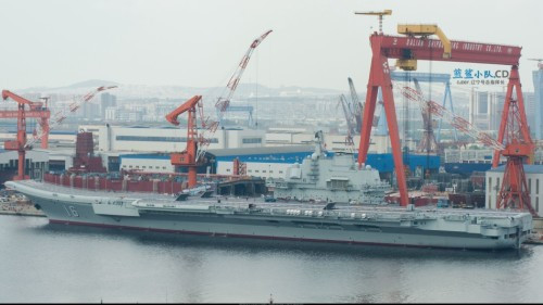 Tàu sân bay Liêu Ninh quay trở về nhà máy bảo trì (nguồn mạng sina Trung Quốc) Tàu sân bay Liêu Ninh quay trở về nhà máy bảo trì (nguồn mạng sina Trung Quốc)