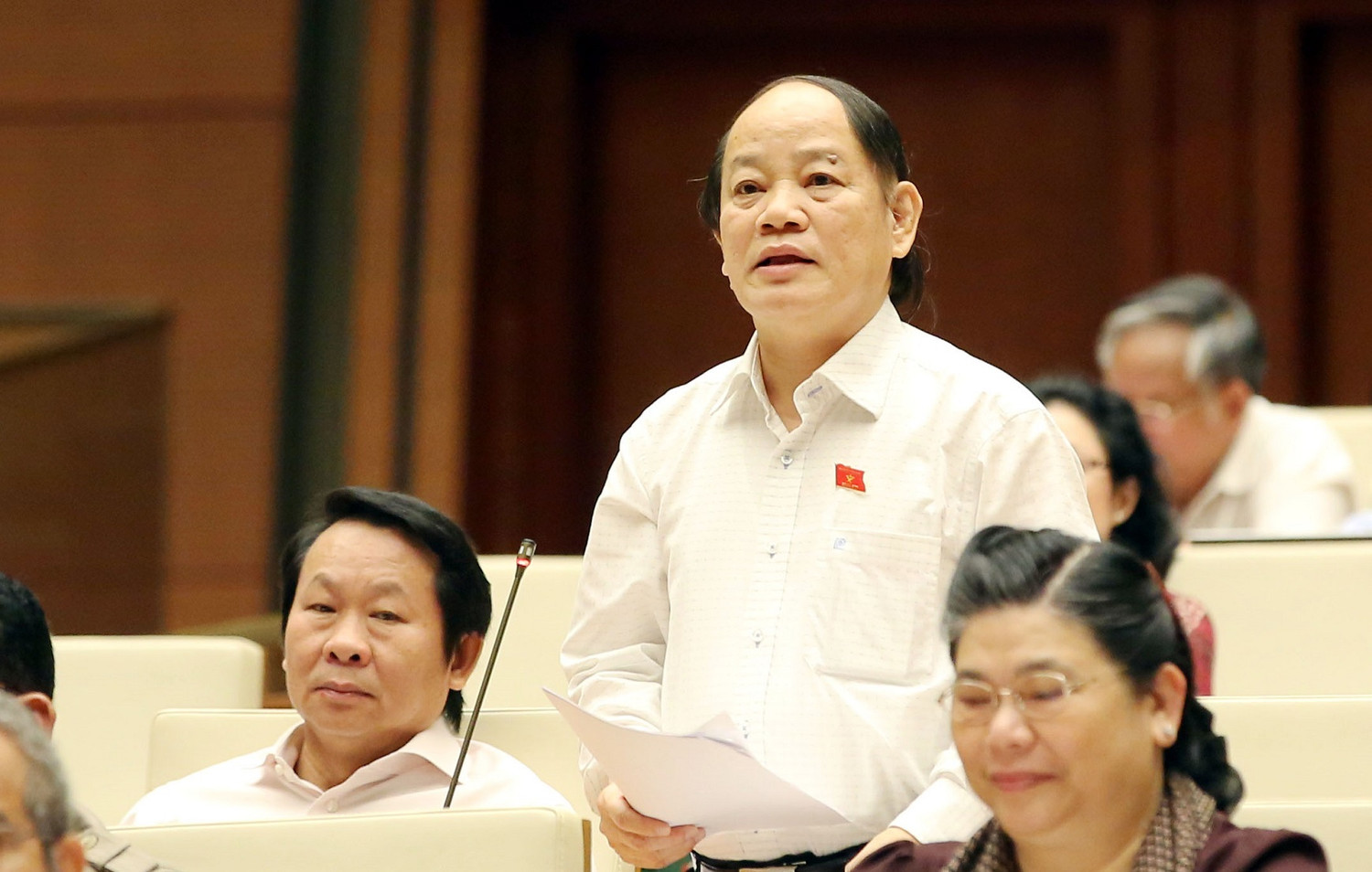 Đại biểu Quốc hội Huỳnh Nghĩa nhận định, khó thu hồi tài sản tham nhũng vì có chuyện hy sinh đời bố củng cố đời con. ảnh: Trung tâm báo chí Quốc hội.
