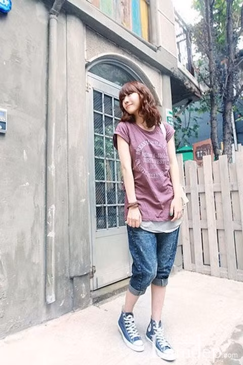 Baggy jeans đã được phái đẹp rất yêu thích và là trào lưu thời trang nổi bật nhất trong mùa Hè 2011 và tiếp tục là 'hot trend' của Hè năm nay. Xem thêm: Xu hướng quần ống suông/Xu hướng quần loe