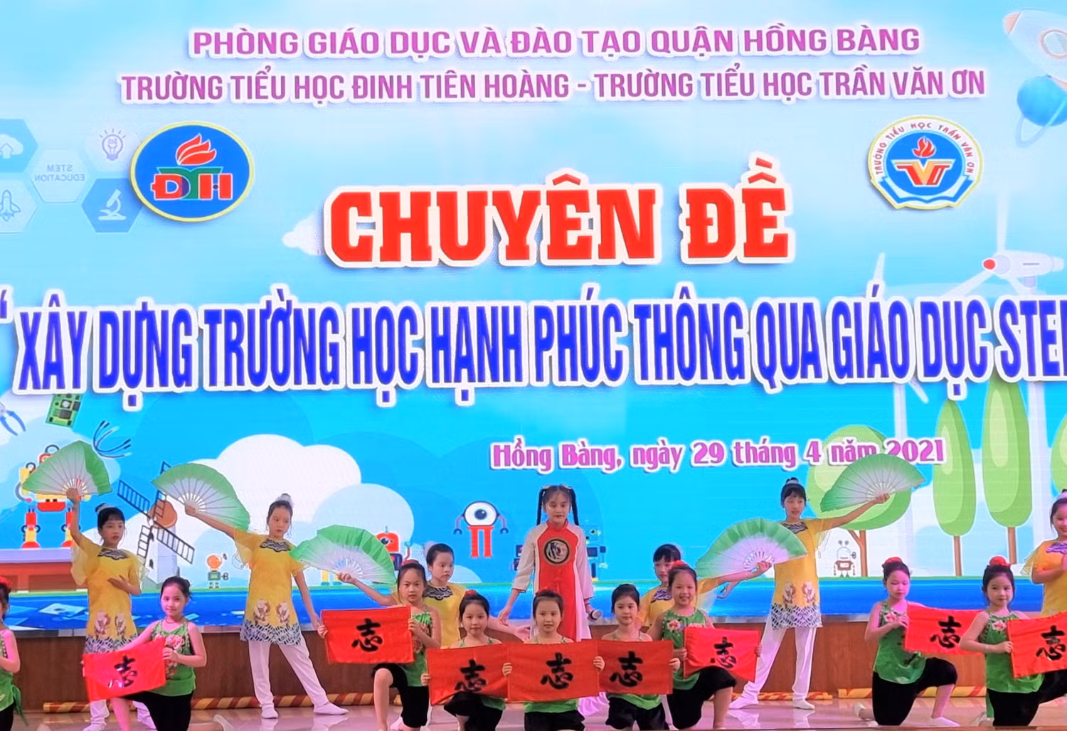 Tổ chức dạy học Stem hướng tới xây dựng trường học hạnh phúc (Ảnh: Phương Linh)