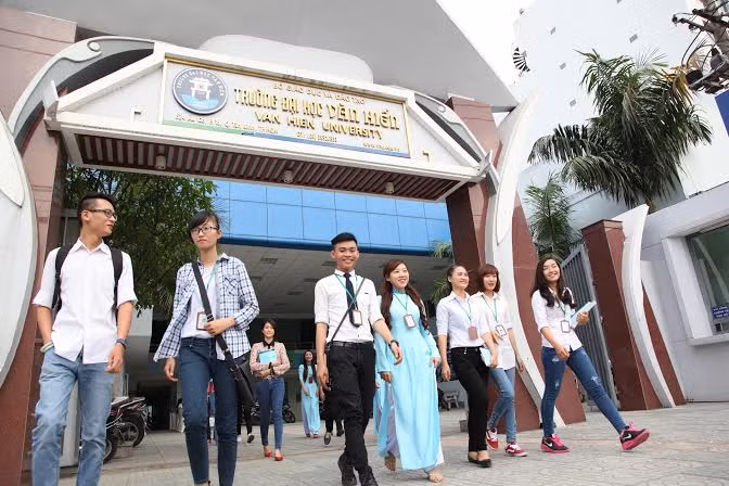 Trường ĐH Văn Hiến kiên định với phương châm: đào tạo thành nhân trước khi thành danh. Trường ĐH Văn Hiến kiên định với phương châm: đào tạo thành nhân trước khi thành danh.