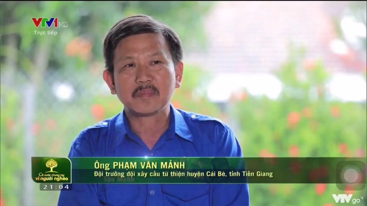 Ông Phạm Văn Mảnh (hay còn gọi là Sáu Mảnh) - đội trưởng đội xây cầu từ thiện (ảnh cắt từ VTV) Ông Phạm Văn Mảnh (hay còn gọi là Sáu Mảnh) - đội trưởng đội xây cầu từ thiện (ảnh cắt từ VTV)